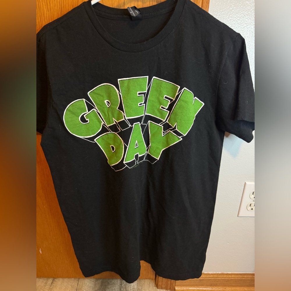 Bay Island Sportswear size SM black ‘GREEN DAY’ T-shirt short sleeve